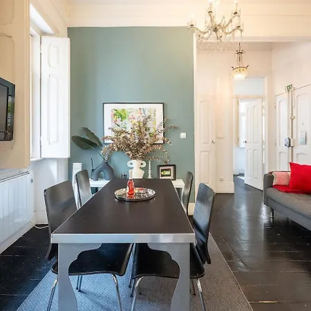 Boutique With Balcony In Bairro Alto Διαμέρισμα *