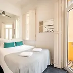 Boutique With Balcony In Bairro Alto * 리스본